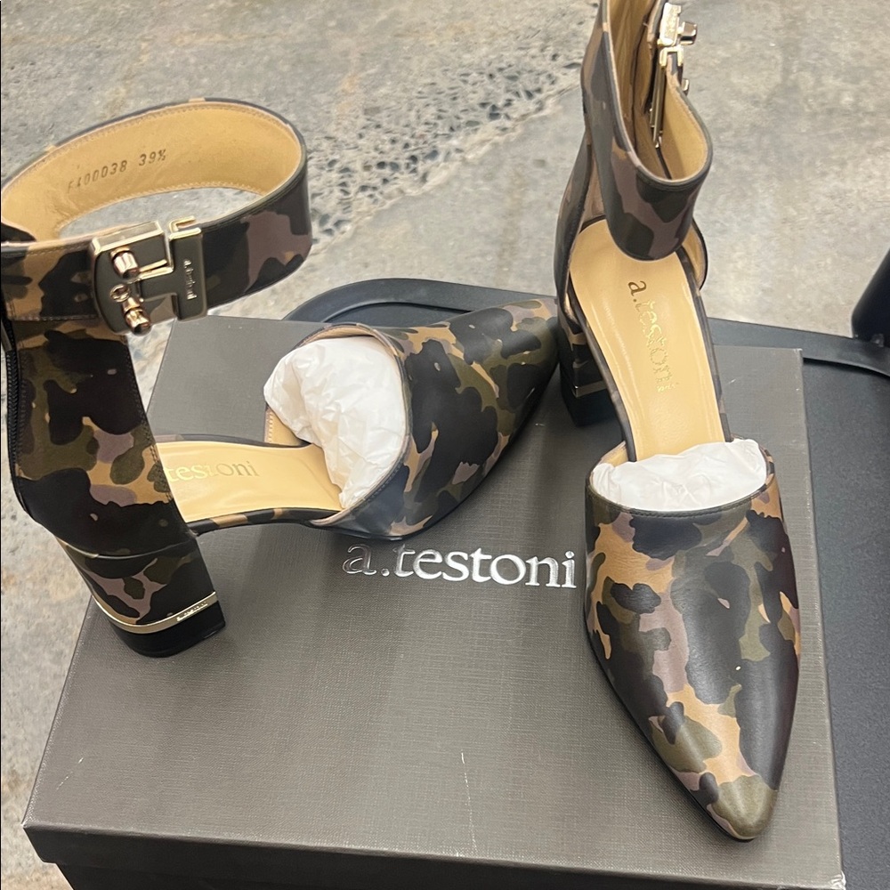 Women’s size 39 1/2 approximate size 9 A. Testoni Women's Camouflage Heels